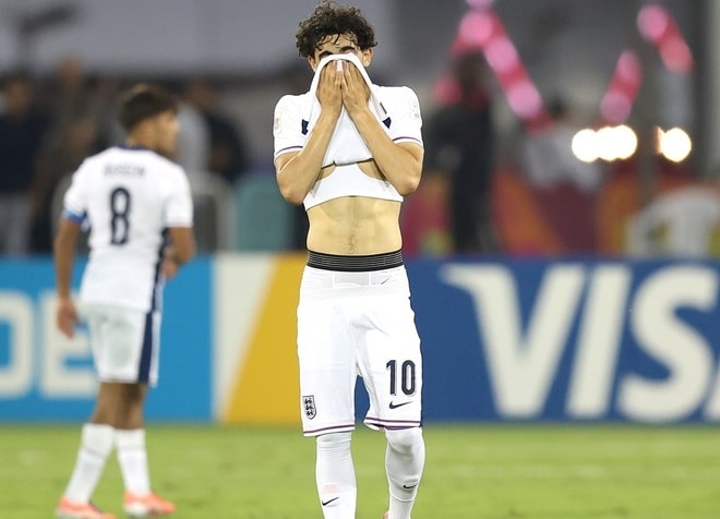 「最大の番狂わせ」「歴史的な大勝」優勝候補イングランドが初戦でまさかの０－３惨敗で世界騒然！「茫然とさせた」【U-17W杯】