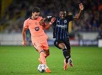 自慢のハイライン戦術が裏目に。バルサが敵地で３失点。それでも指揮官に迷いなし「向上させるために取り組んでいく」【CL】