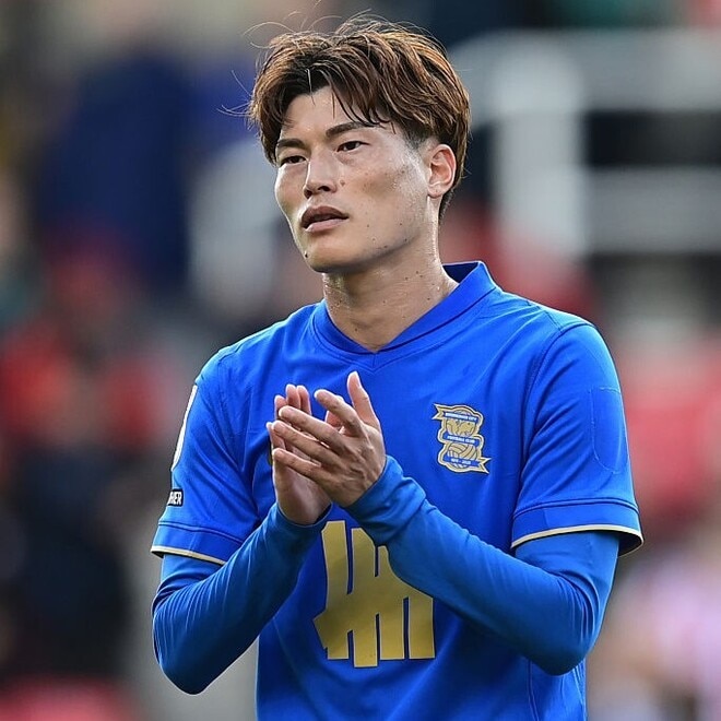 「彼の働きぶりはとんでもない」「恐ろしい」欧州で85発→まさかの13戦0得点の日本人FWに、なぜ称賛? 試合後の行動に脚光「すでにカルトヒーローだ」「20ゴール決まる」