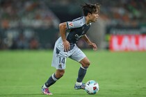 「彼の獲得に全力を注ぐ」プレミア名門が日本人MFの補強に本腰か！105億円を準備と現地報道！「監督が望む選手像に完璧に合う」