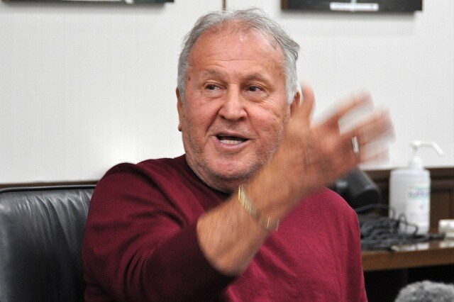 来日中のジーコが説く、鹿島が優勝するための気構えとは？ 現役時代のチームメイトである鬼木達監督に全幅の信頼