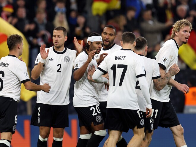 「懐かしさを感じる」「かっこいい」ドイツ代表の新ユニが話題沸騰!“伝説的なユニホーム”のオマージュ「西ドイツ時代に似てる」