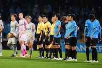 痛恨の試合終了間際の失点に顔を覆った田邉秀斗。それでも彼にすべての責任を負わすべきではない川崎の岡山戦ドローの背景