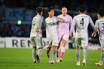 J1初挑戦で見事な残留。予算規模が限られ20番目からのスタートも「称賛してあげたい」木山隆之監督も語った岡山の素晴らしき戦いぶりと街やサポーターの熱