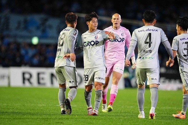 J1初挑戦で見事な残留。予算規模が限られ20番目からのスタートも「称賛してあげたい」木山隆之監督も語った岡山の素晴らしき戦いぶりと街やサポーターの熱