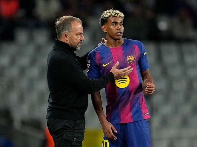 「努力することに集中しなければ…」バルサ指揮官を悩ませる18歳ヤマルの言動。“不穏な空気”を番記者がレポート「監督の一存で何も決められないことに不満を抱いている」【現地発】