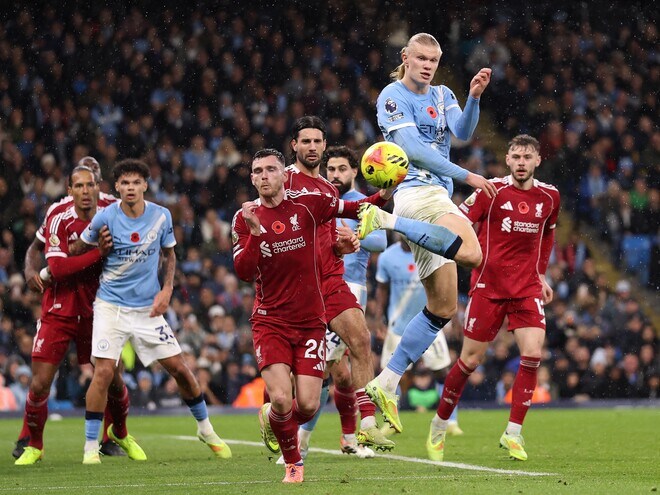 リバプールがマンCとの上位対決で０－３完敗、プレミア２試合ぶりの黒星。遠藤航は出番なし