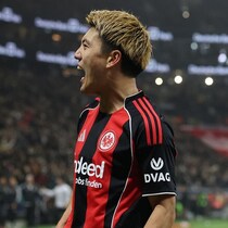 「天才的な一撃」「凄まじい」日本代表10番の“２人抜きゴラッソ”にドイツメディアから絶賛相次ぐ！「超絶の個人技だ」