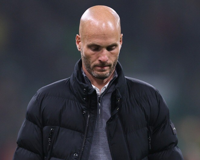 開幕から10戦２勝と不振…ヴォルフスブルクが今夏就任の指揮官を解任。クラブSDが理由を説明「ピッチ上での安定と成功をもたらすためには…」