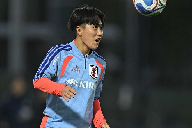 「悪い意味じゃないですよ」佐藤龍之介が語った“191㎝ストライカーの印象”【日本代表／記者団の笑いを誘ったエピソード】