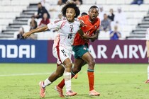 欧州王者撃破でGS首位突破。３バック→４バック→５バック、臨機応変な対応で示した廣山ジャパンの進化【現地発】