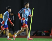 「唯一無二の存在になれるように」菅原由勢は熾烈な競争で勝ち残れるか。右サイドで尖ったストロングを示したい【日本代表】