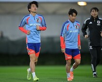 「すごい色だな」「デザイン派手」日本代表がトレーニングウェアを一新。ネット上では様々な反応「配色独特やな」「ウルトラマンみたい」