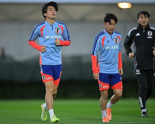 「すごい色だな」「デザイン派手」日本代表がトレーニングウェアを一新。ネット上では様々な反応「配色独特やな」「ウルトラマンみたい」