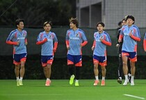 「ナイストラップ」久保建英が19歳MFに声掛け、ムードメーカー長友不在のチームで“声”でも存在感【日本代表】