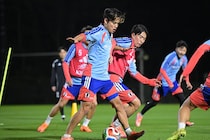 「絵になる天才２人」久保建英と佐藤龍之介がウォーミングアップで見せた”胸熱シーン”【日本代表／コラム】