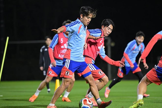 「絵になる天才２人」久保建英と佐藤龍之介がウォーミングアップで見せた”胸熱シーン”【日本代表／コラム】