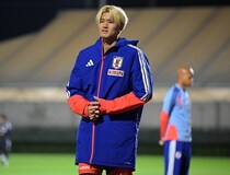 「もっと早く選ばれたかった」待望の初招集！20歳の191センチFW、12戦13発の日本代表エースの試合を“視察”していた！「背後へ抜けるタイミングは勉強になる」