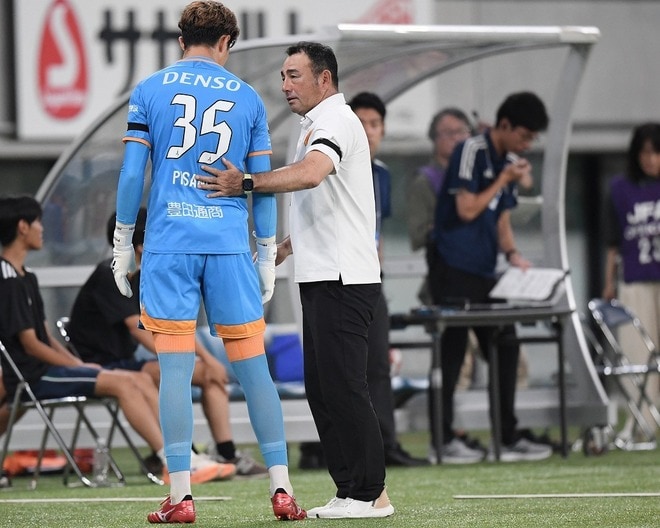 「色々あったけど...」「実直な人柄は好きだった」J通算799試合。グランパス60歳指揮官の退任にファンの反応は?「フォーエバーハセケン」「ルヴァン優勝は忘れない」