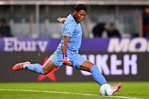 「スーパーヒーローが…」「残念だ」全試合出場の23歳日本代表が負傷離脱、地元メディアは悲嘆「彼のリーダーシップと存在感はチームメートにとって基準点だった」