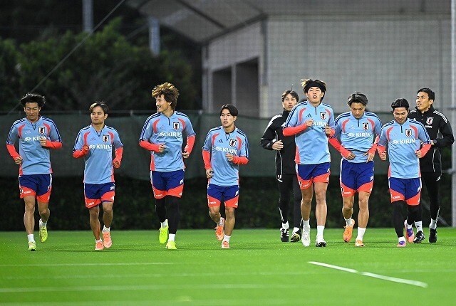 日本代表の背番号が決定！堂安律の「10」や久保建英の「20」は変わらず。初招集トリオは何番を背負う？ 正GK不在のなか「１」の行方は？