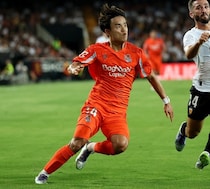 「匹敵するとは言えない」24歳日本代表、イングランド名門移籍なら控え扱いか。ガーナ代表MFのほうが上と地元メディアが見解「彼に代わって先発出場するなら…」