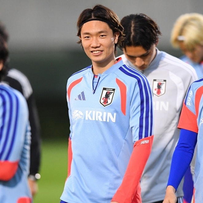 「もうすでに13ゴール?」日本代表の主力DF、ライバルクラブでゴール量産の日本人ストライカーに感嘆「あれだけ点を取れるFWがいると…」