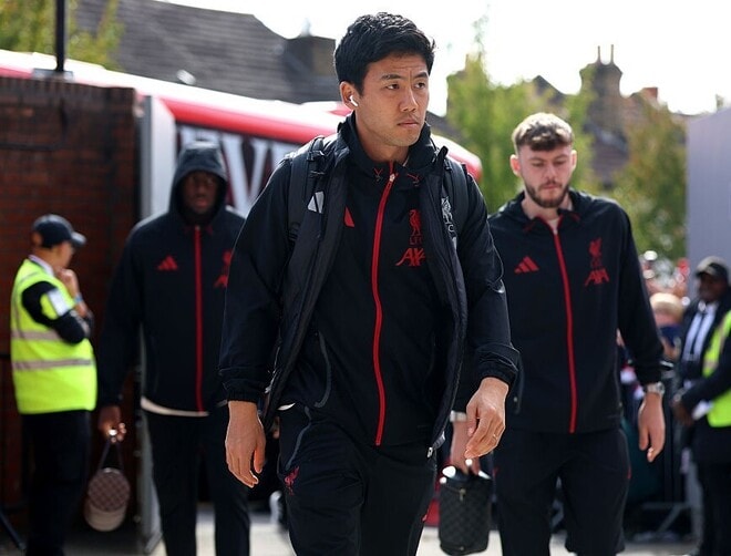 「監督は完全に信頼していない」まさか！不振の王者で出番激減、日本代表主将を放出すべきと地元メディアが厳しい指摘「今季の出場時間は39分だけ」