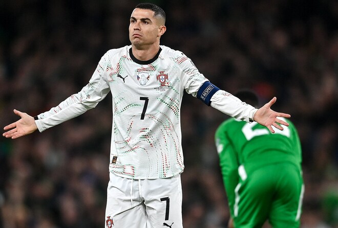 C・ロナウドが“痛恨の肘打ち”で一発退場。今予選初黒星のポルトガルは最終節の結果次第で首位陥落の恐れも【W杯欧州予選】