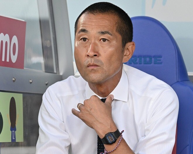 「誰よりも一番悔しい思いをしているはず」4季にわたり甲府で指導。大塚真司監督の退任に惜別の声「いつか戻ってきてほしい」