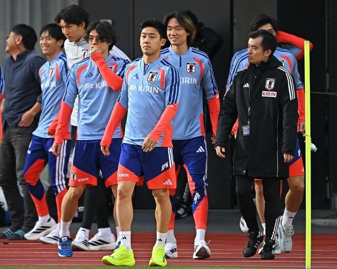 「スタメンじゃなくてびっくり」「外れるの珍しい」代表復帰の遠藤航はガーナ戦でベンチスタート「勝ってたら後半CB試して欲しい」などの声