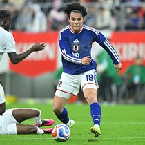 ボールが来ないと始まらないポジションで、ボールが来なくても効果的な仕事。地味ながら上田綺世の貢献は高かった【日本代表】