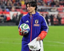 ガーナ撃破後、“大トリ”の南野拓実を待っていたレジェンドは？ 取材エリアで熱い光景が広がった――日本代表に浸透するDNA