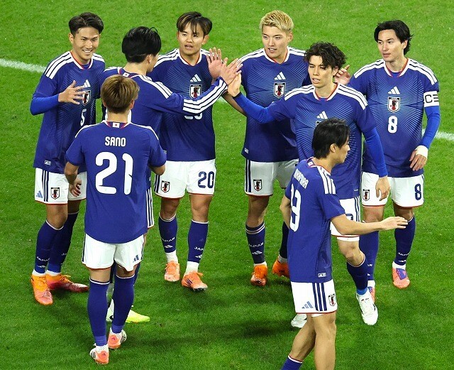 日本代表の新ユニホームどう思う？ 初陣前にサポーターを直撃取材！過去バージョンへの激辛感想も「日本晴れ？曇ってるじゃねえか」