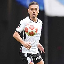 国立で崩れ落ちた“４年間の思い”。今後の長友佑都は森保監督の目にどう映るのか