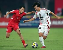 「めっちゃ殴ってたぞ」「グーパンだろ」北朝鮮の“強すぎる”グータッチにファン心配。日本は１点リードで後半へ【U-17W杯】