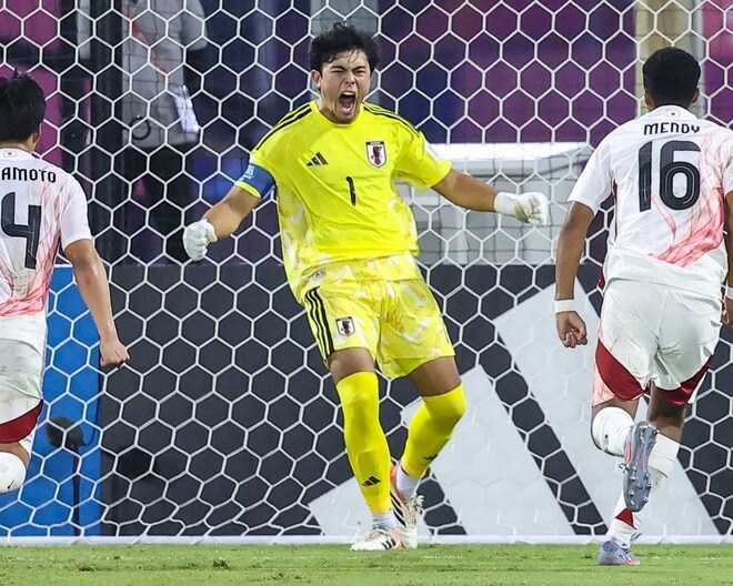 敵に煽られた時は仲間をガード。頼もしく、堂々とした振る舞い。渾身のPKストップ。U-17のGK村松秀司が与える安心感【現地発】