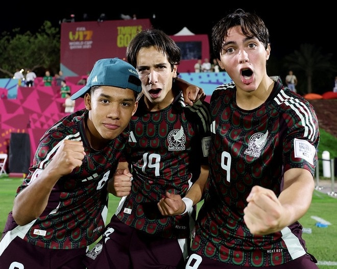 「私たちの道は分かれるけど...」同じ宿舎で親交を深めた日本とメキシコ。健闘称え合う感動シーン「若者たちが築いた絆はサッカーを超えている」【U-17W杯】