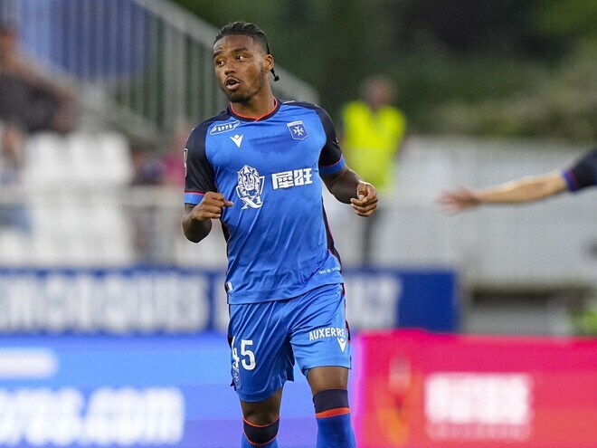 「最近は完全に戦列を離れている」フランスからドイツへ移籍も…30歳日本人FWの苦境を現地報道「１月に退団しても不思議ではない」