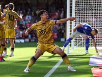 ピンポイントFKで決勝ゴールを演出！ 28歳日本人を英メディアが最高評価「素晴らしいボールを供給した」