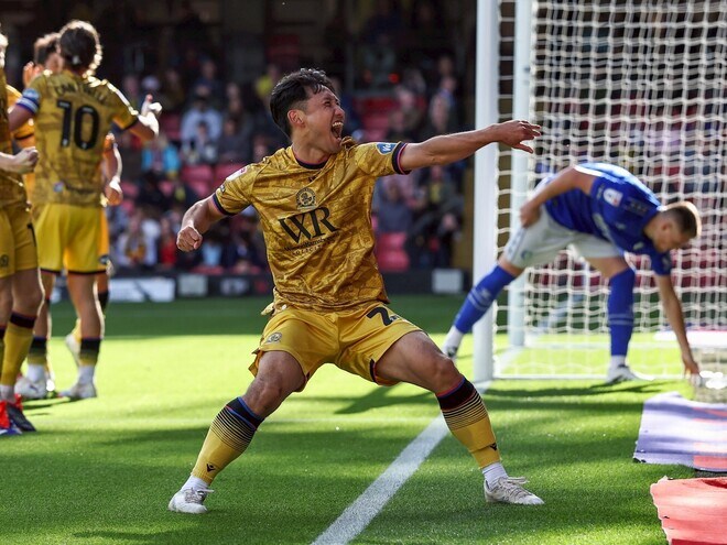 ピンポイントFKで決勝ゴールを演出！ 28歳日本人を英メディアが最高評価「素晴らしいボールを供給した」