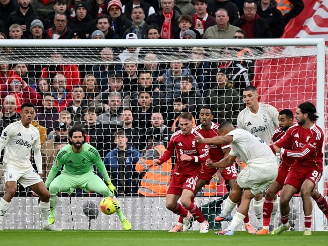 リバプールが２連敗で今季プレミア６敗目…ノッティンガム・フォレストにまさかの０－３完敗。遠藤航は出番なし