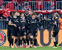 鈴木唯人が王者バイエルン相手に先制ゴール！鋭いダイレクトシュートで２戦連発！