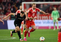 伊藤洋輝が復帰戦でアシスト＆鈴木唯人は２戦連発！注目のブンデス日本人対決はバイエルンが６－２でフライブルクを圧倒！