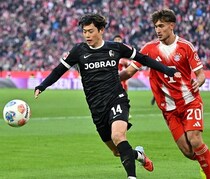 「まじかよ」「バイエルン相手に先制ゴールとかやばすぎる」日本代表落選の24歳MFが無敗のドイツ王者から鮮烈弾でネットどよめき！「完全に覚醒してる」「なんで呼ばなかった？」