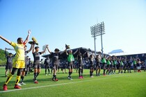 「こんなチーム今まであった？」「えぐすぎるな」J３初年度でJ２初昇格！ 偉業達成の栃木シティに反響続々！「強すぎるよ」