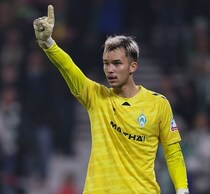 「いや、いうことないでしょ」日本代表入りが期待されるドイツ古豪の正GKに同僚の森保ジャパン戦士が賛辞「21歳で、ブンデスでスタメンですからね」【現地発】