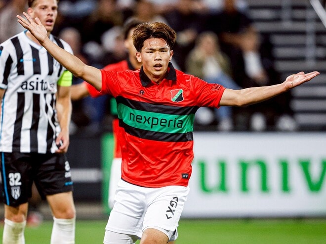 「超ゴラッソ」「すげえの決めたな」フェイエノールト相手に鮮烈２発！ 躍動した日本人ストライカーにファン驚嘆「代表行き確定やね」