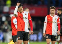 「恥を知れ」「ひどいプレーだ」20歳日本人に２ゴールを許し２－４敗戦…日本代表コンビを擁するオランダ名門、５戦４敗の大失速に現地ファンが憤慨「ファン・ペルシよ、出て行け」「もはやトップクラブではない」