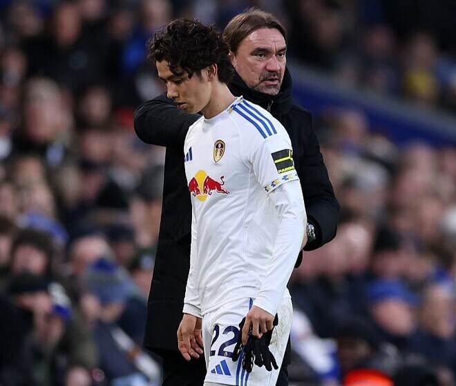 「マジで意味不明」「不服やろうな」まさか!日本代表MFが憮然…屈辱の途中出場・途中交代にネット騒然「なぜ昇格の立役者が冷遇されているのか」